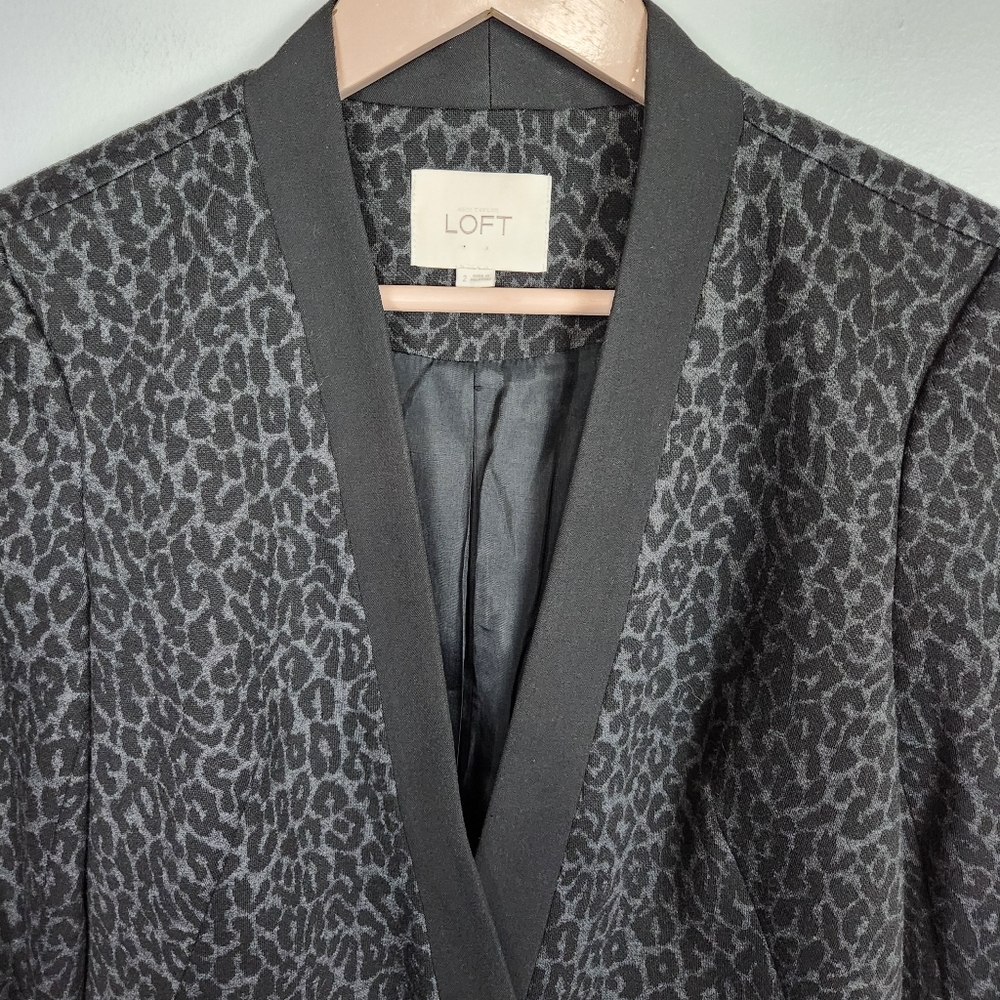 EUC Ann Taylor LOFT Black Gray Leopard Print Tuxedo Jacket Blazer (2) #0597 - Picture 3 of 10